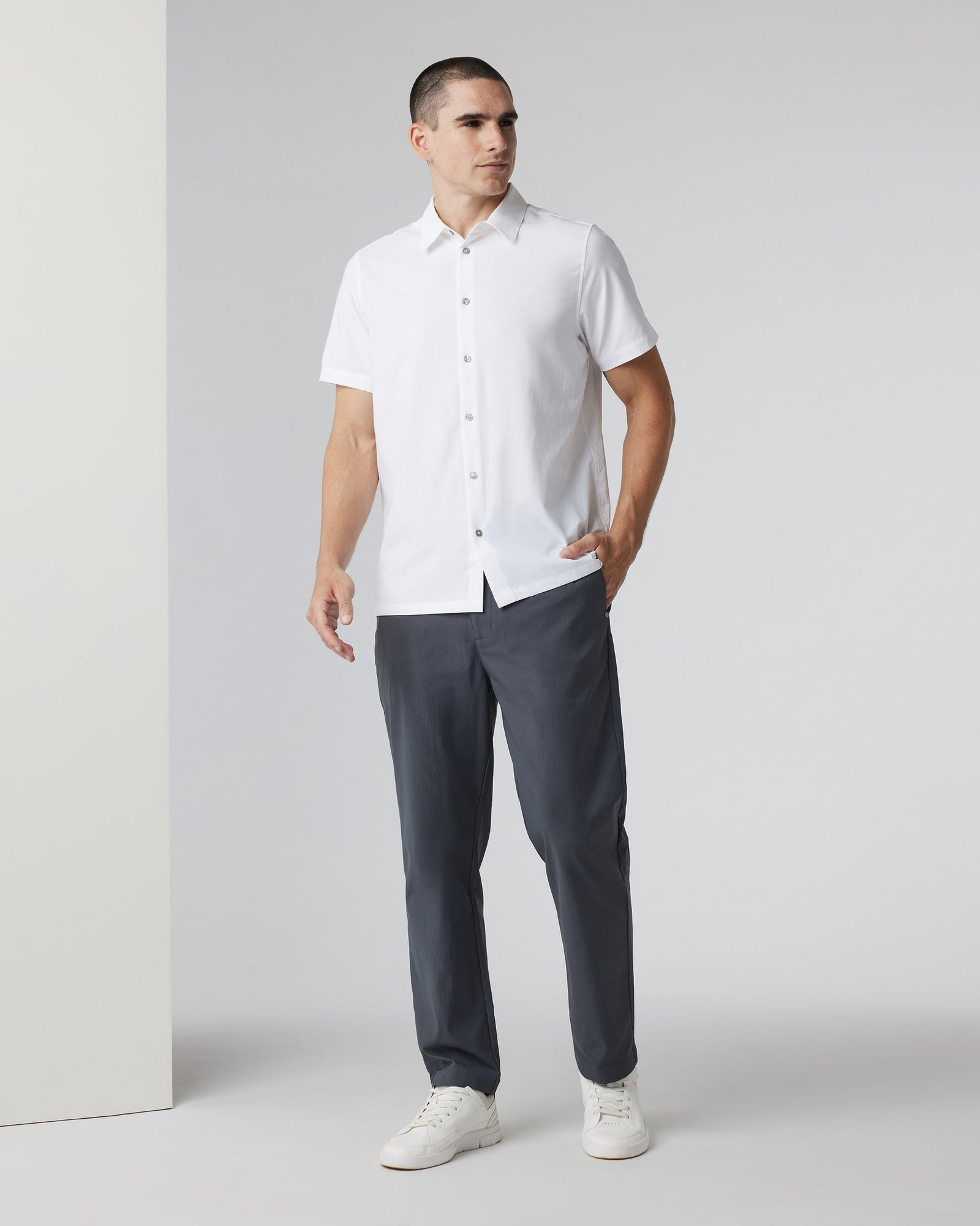 V4001CCL_FA24_M_ECOMM_PANTS_FULL_3.jpg Cascade Crinkle Pant Relaxed 30′′ - Image 1